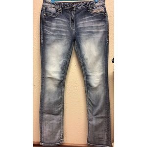 Woman’s rock revivals size 34 easy straight.